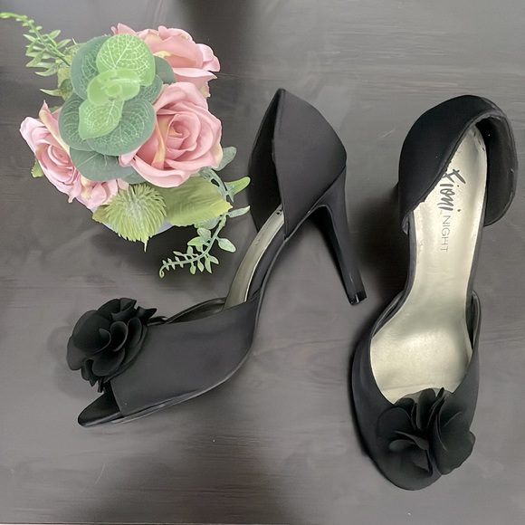 FIONI Clothing Shoes - Fioni Night satin peep toe floral stiletto heels pumps sz 8